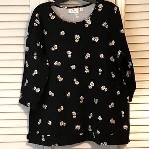 Quacker Factory Daisy Print Top